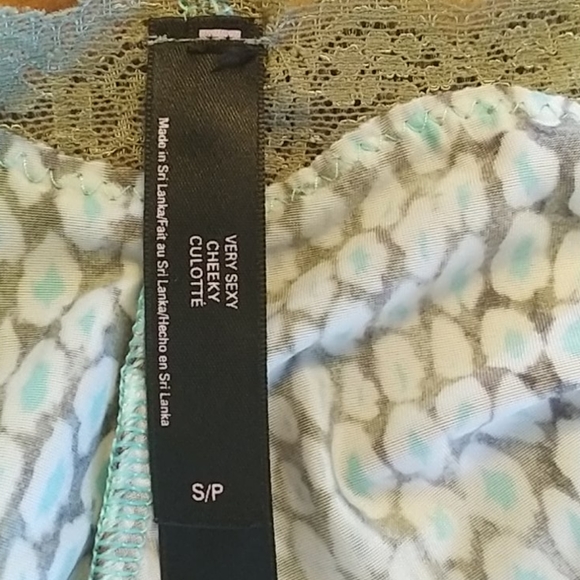 NEW VS Bundle of 2 panties cheeky thong S Blue - Picture 3 of 7